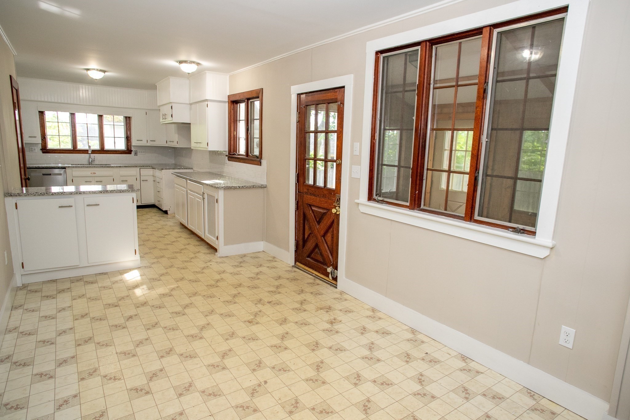 14 Pleasant St, Ware, MA 01082 - Image 9