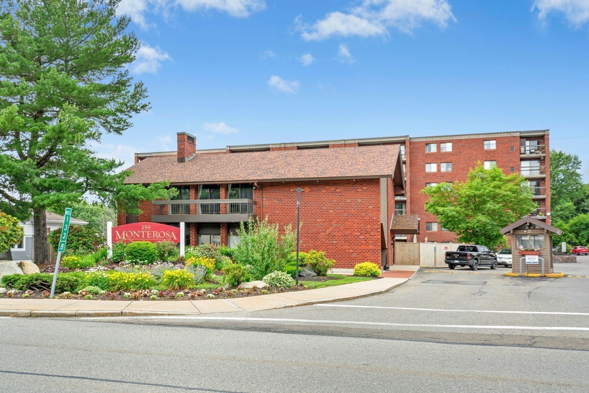 stoneham - #73401890