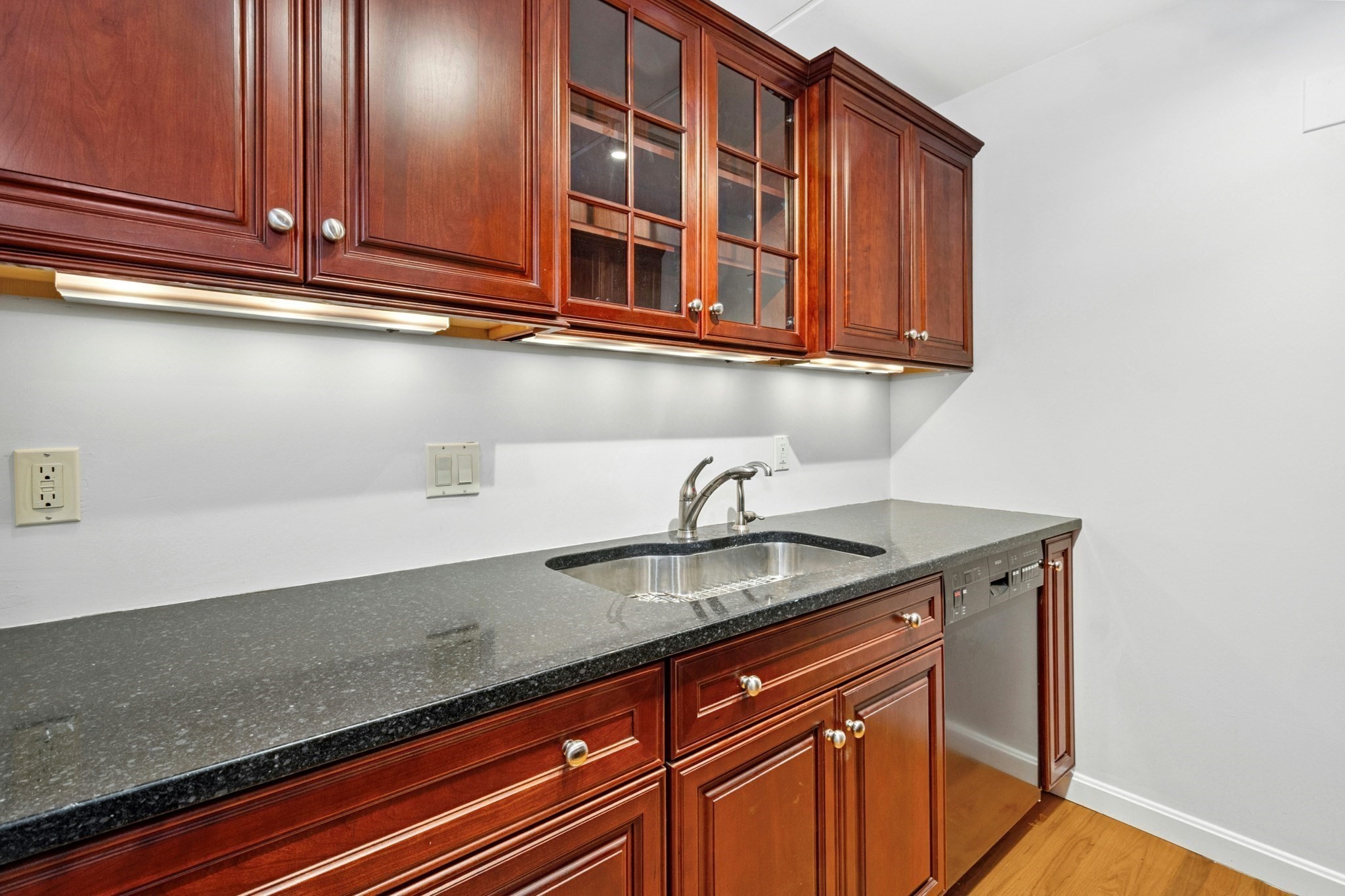 stoneham - #73401890