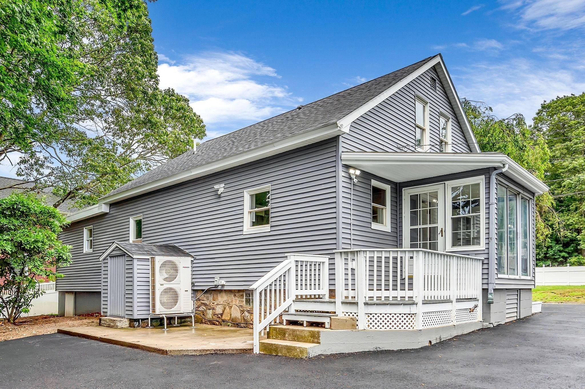 52 Harris St, Webster, MA 01570