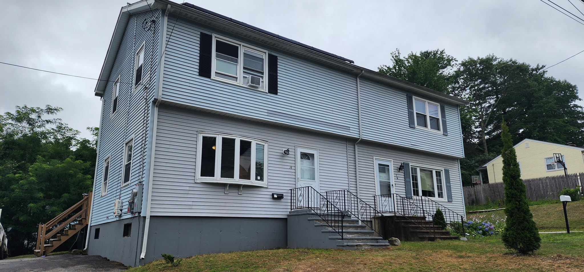 14 4th St, Worcester, MA 01602