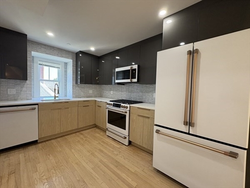 15 Lanark Rd, Apt PH