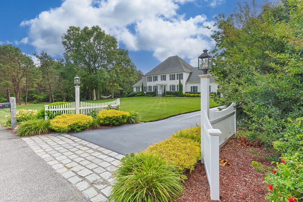 29 Weatherdeck Dr, Bourne, MA 02532