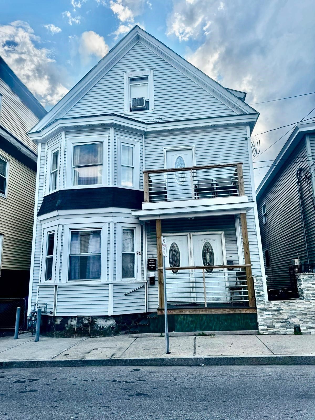 24 Bennington St, Lawrence, MA 01841