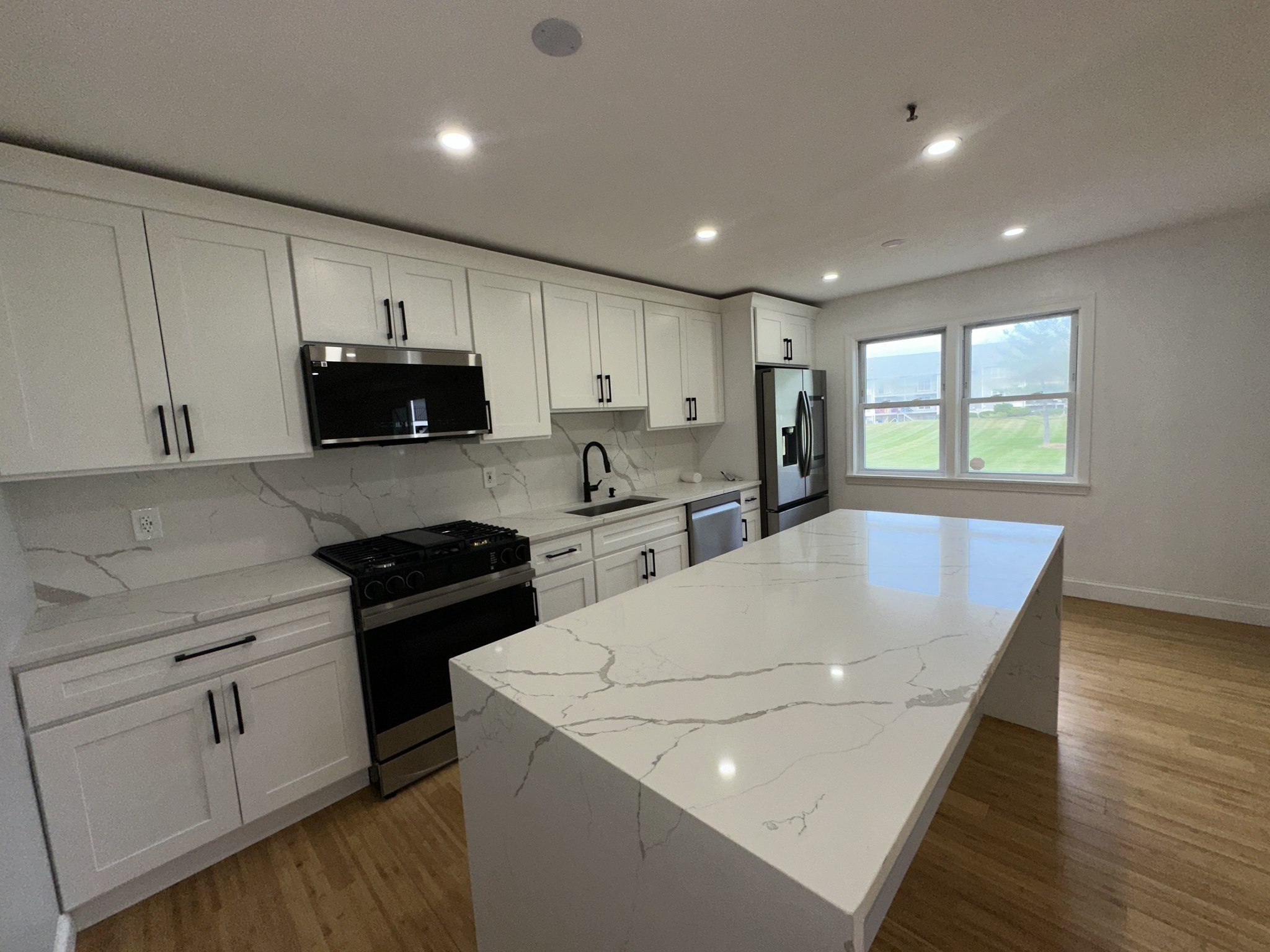 94 Tennis Plaza Rd #17, Dracut, MA 01826