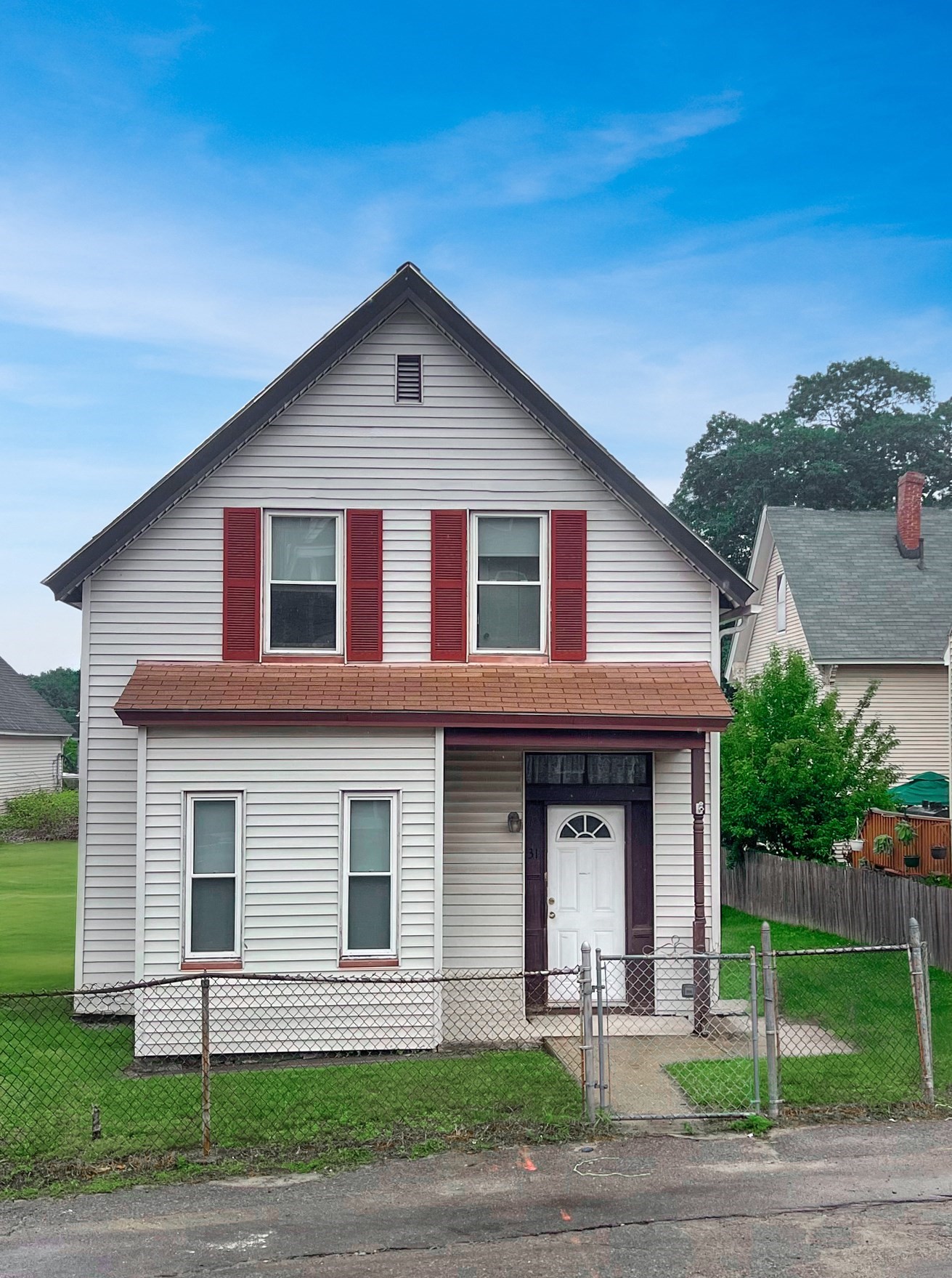 31 Waite St, Lowell, MA 01851