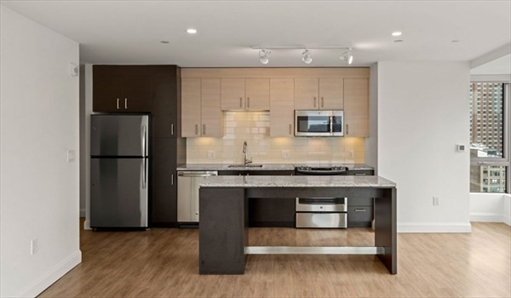 99 Kneeland St, Apt 1203