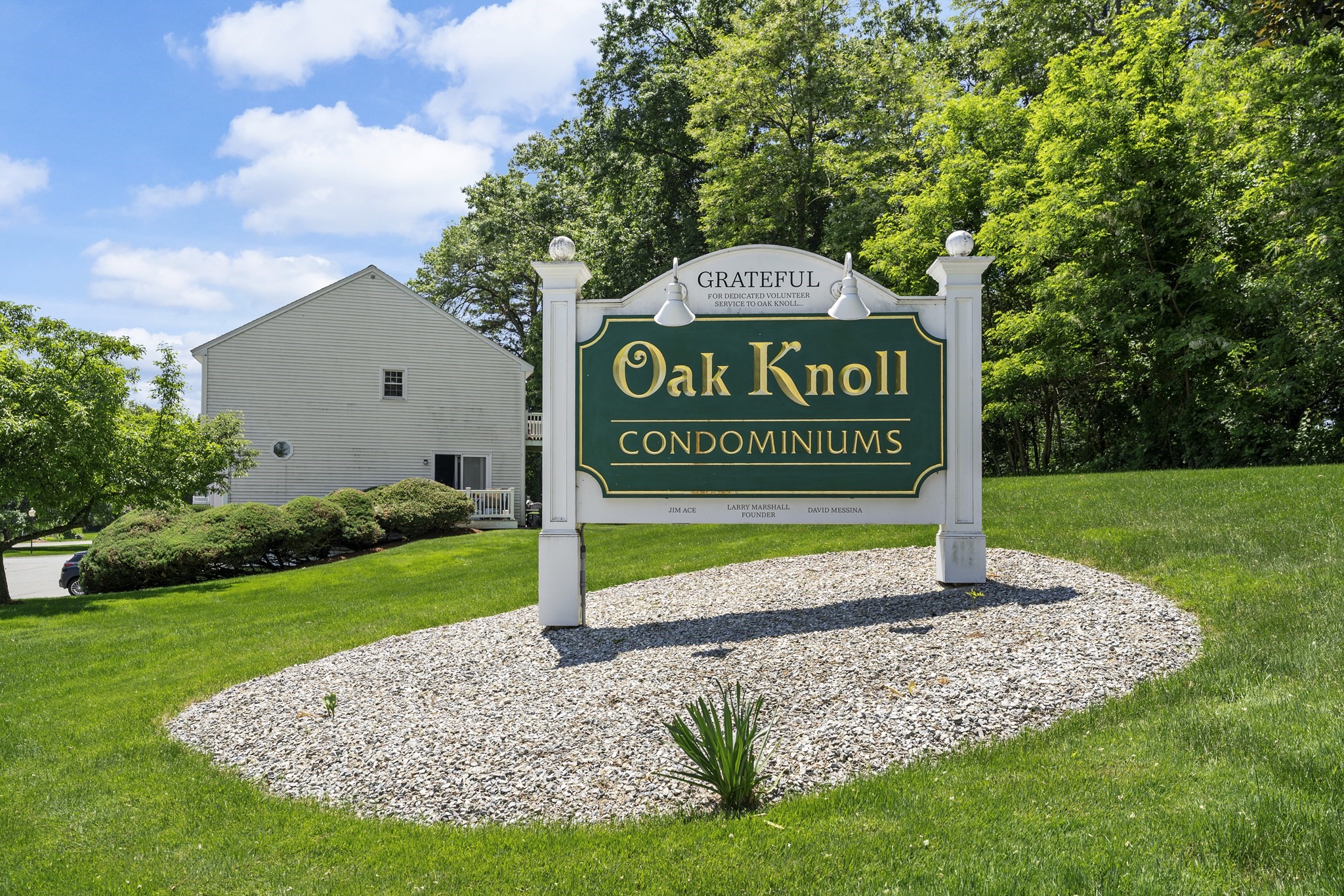 Oak Knoll Condominiums