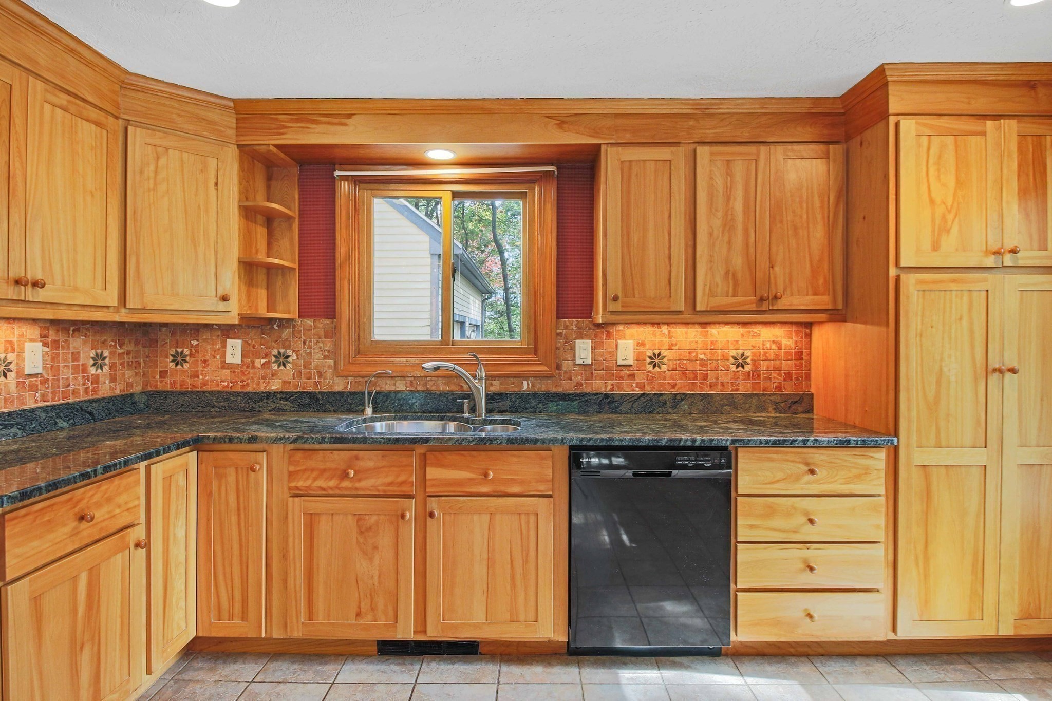 10 Karen Ave, Shrewsbury, MA 01545 - Image 3