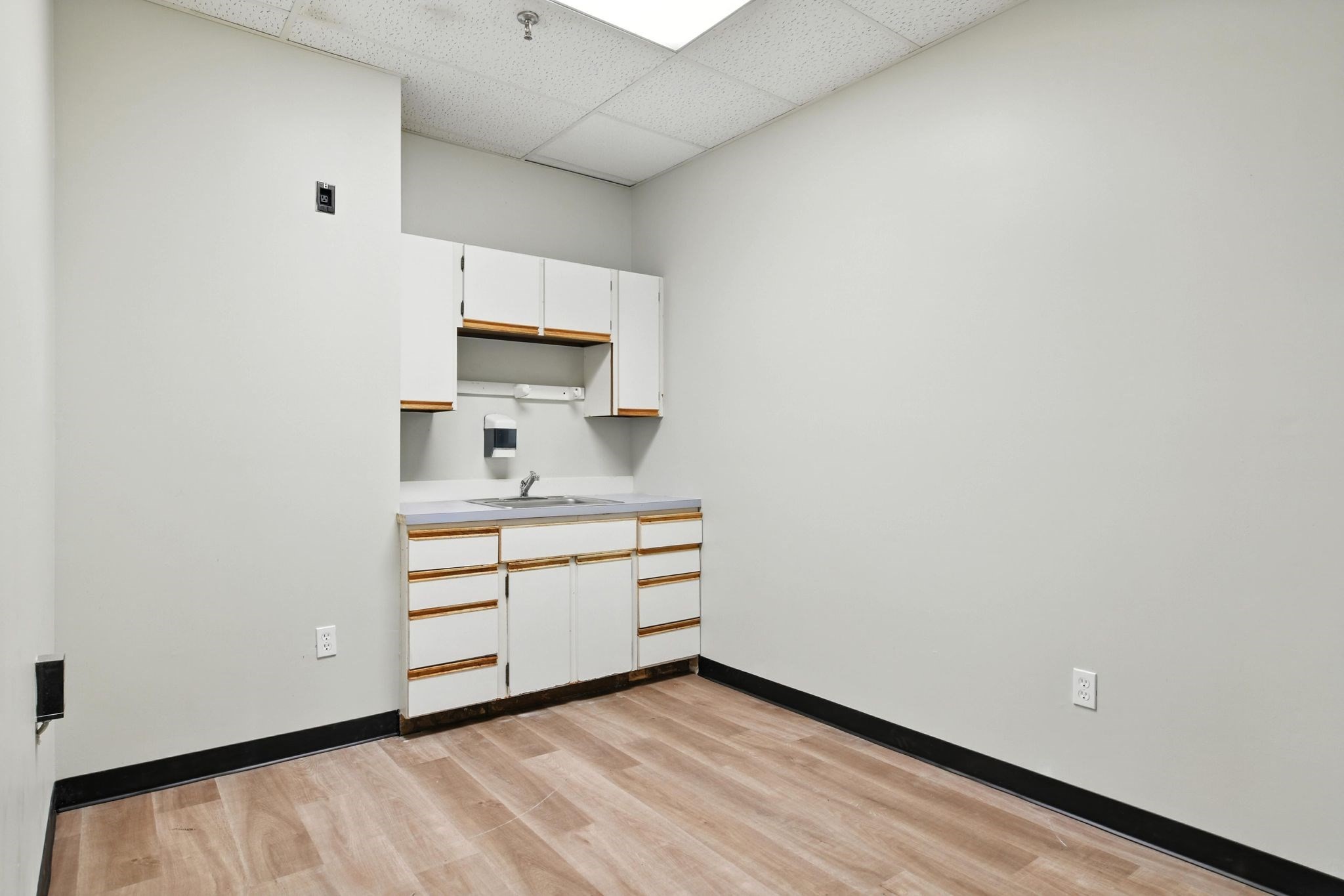 6 Open Square Way, Holyoke, MA 01040 - Image 12