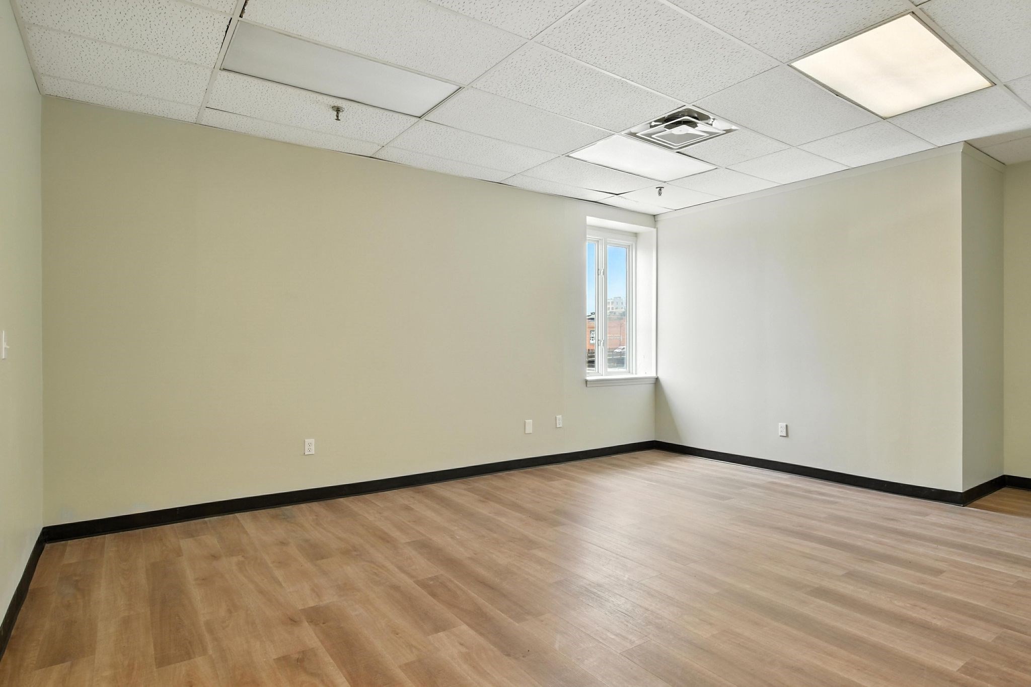 6 Open Square Way, Holyoke, MA 01040 - Image 10