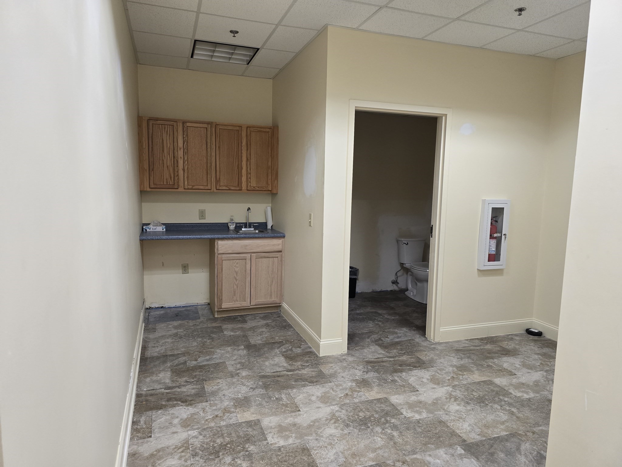 381 College Street, Amherst, MA 01002 - Image 4