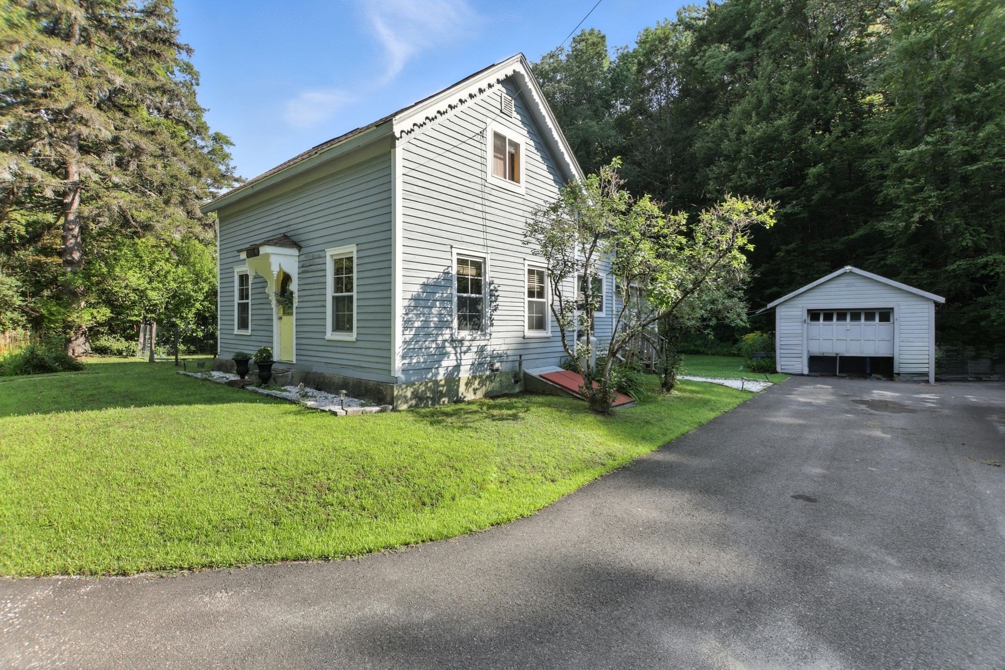 76 Hampden St, Chester, MA 01011