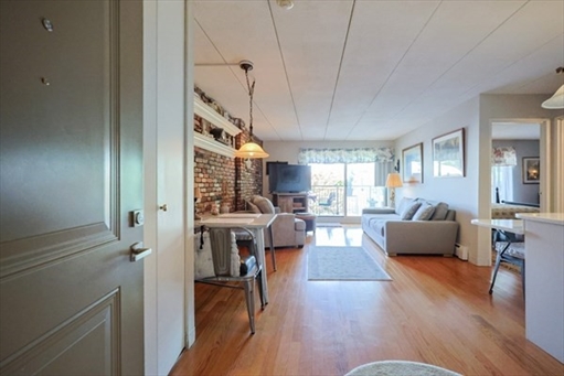 995 Mass Ave, Apt 404