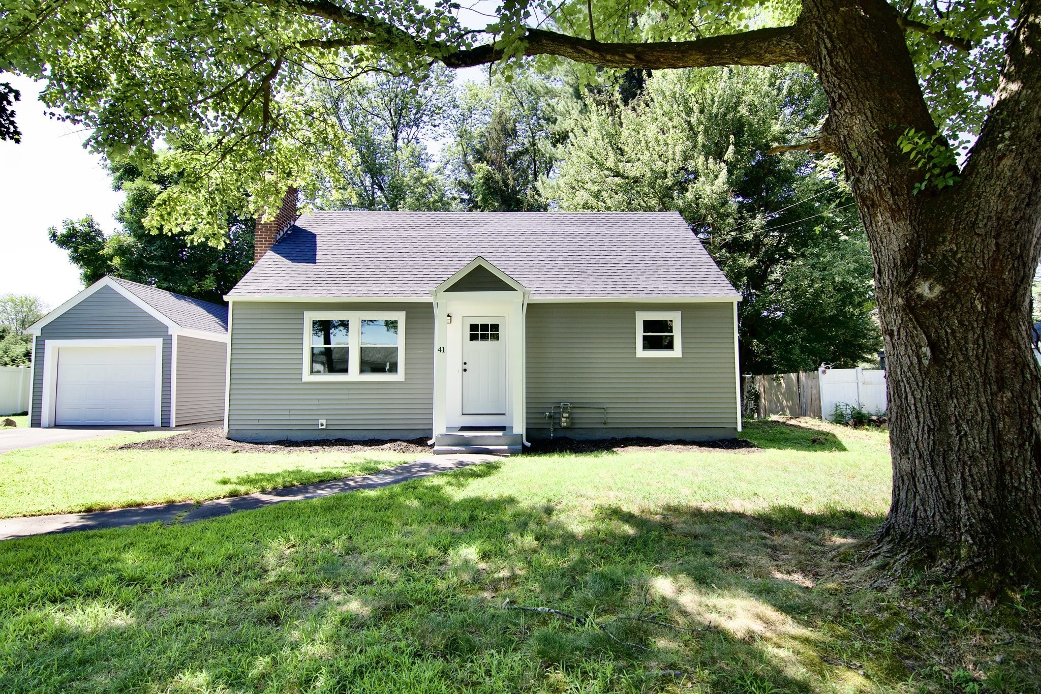 41 Channell Dr, Agawam, MA 01001