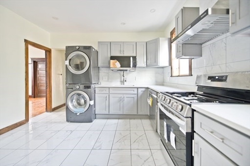 43 Pleasant St, Apt 3