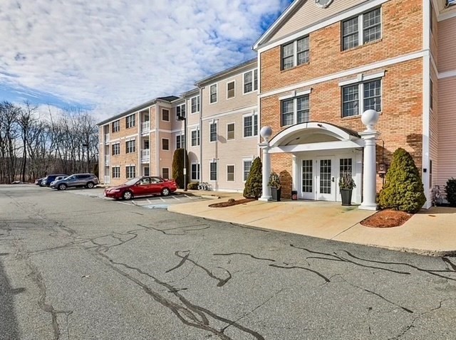 1 Millbrook Lane #306, Wakefield, MA 01889