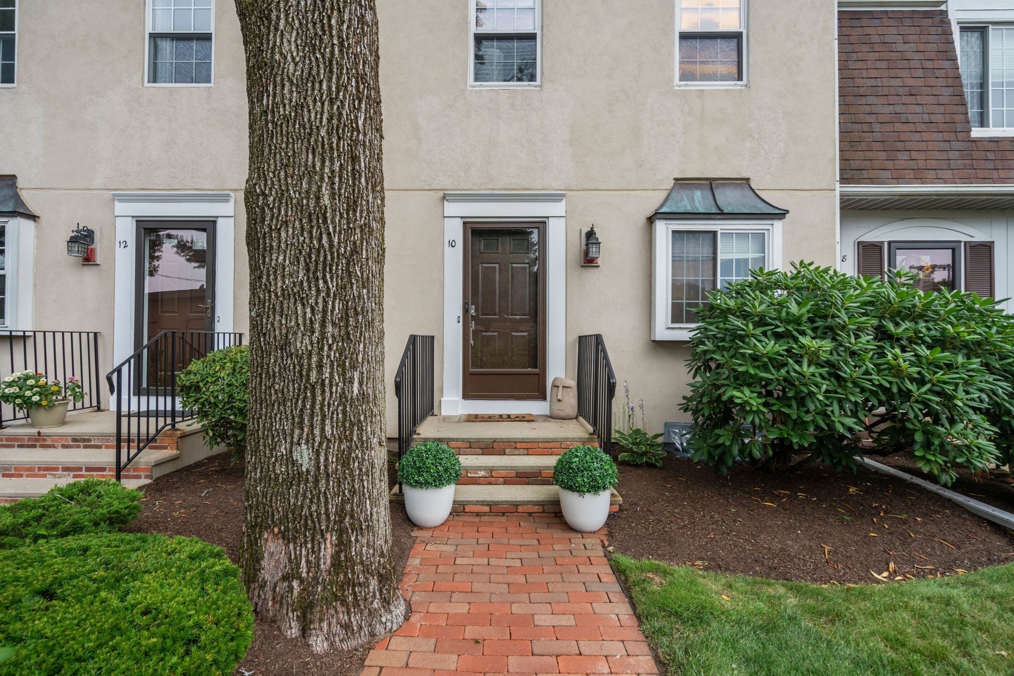 10 Denmark Ln #10, Needham, MA 02492