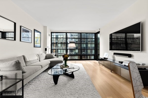 580 Washington, Apt 611
