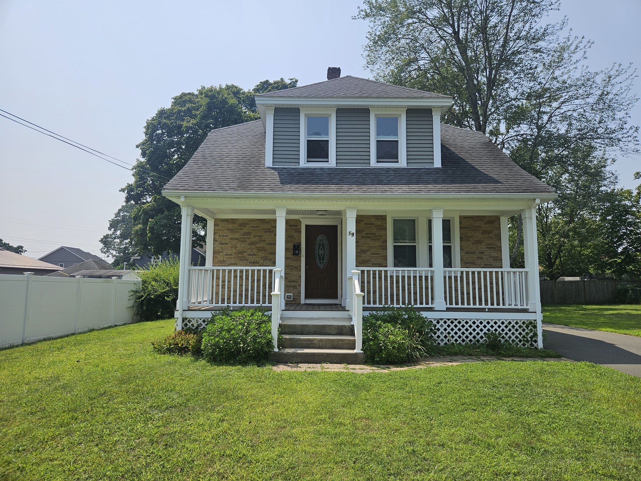 19 Harding Street, Agawam, MA 01001