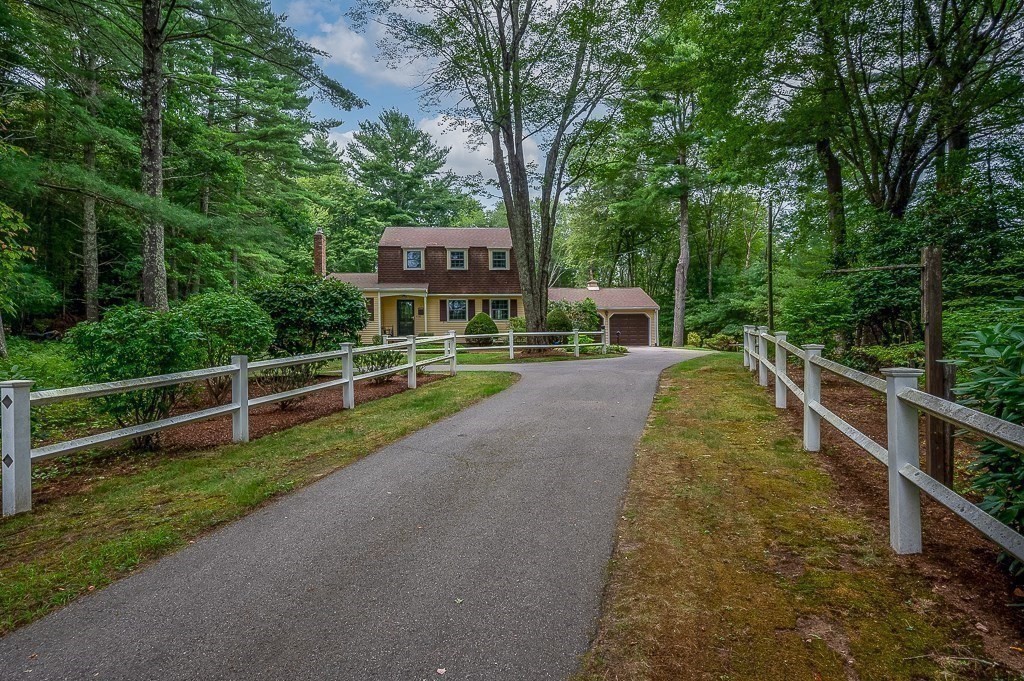 380 Quaker St, Northbridge, MA 01534
