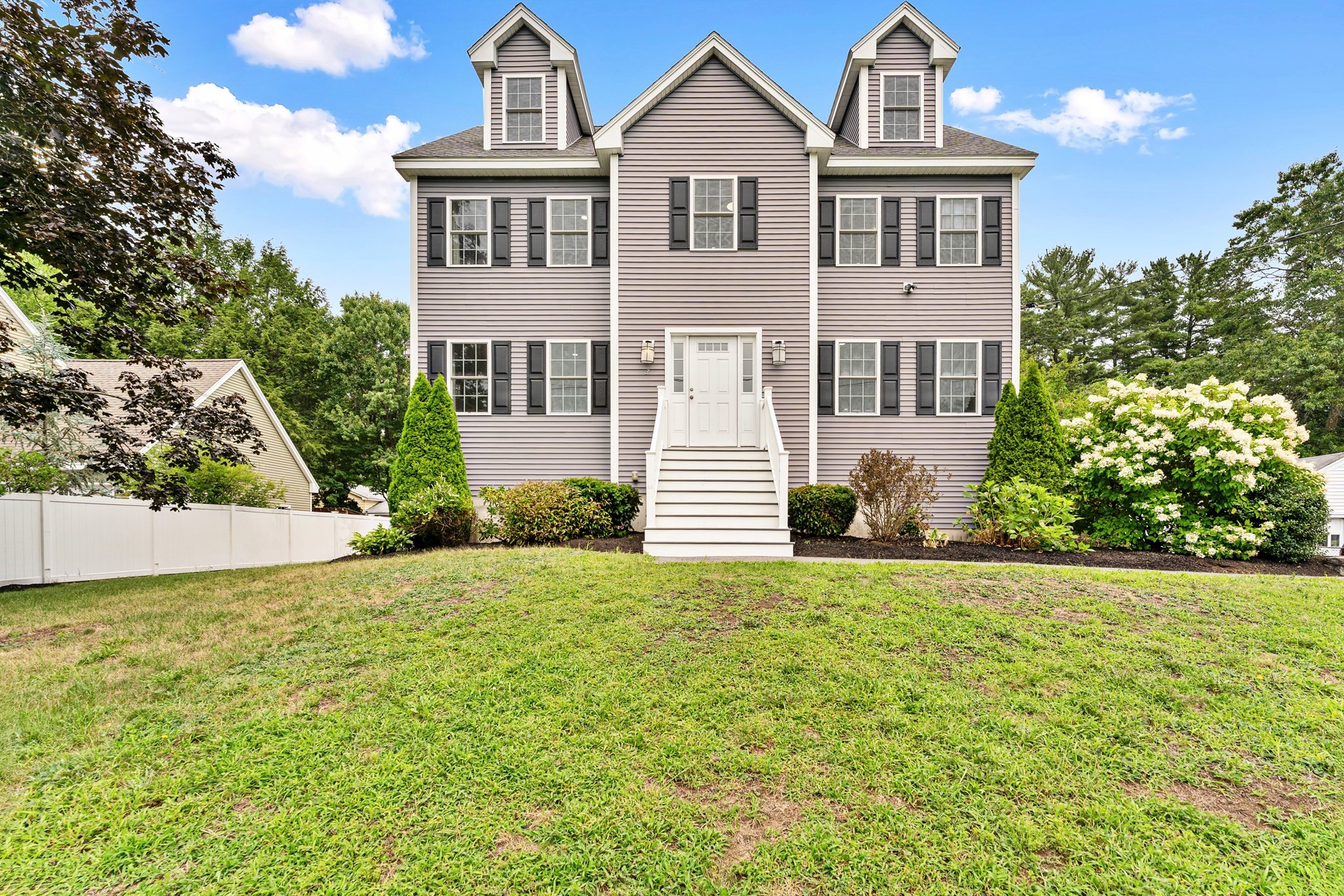 3 Laurence St, Tewksbury, MA 01876