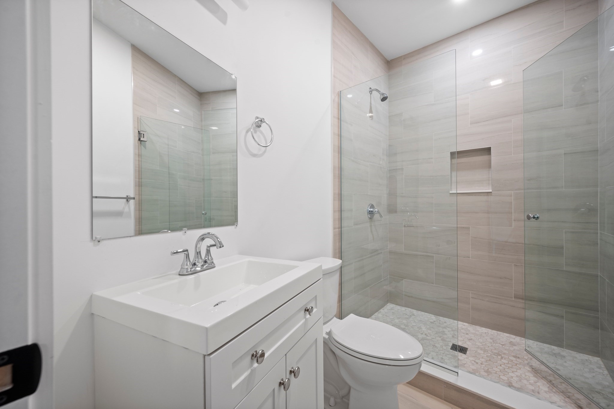 dorchester - #73415334