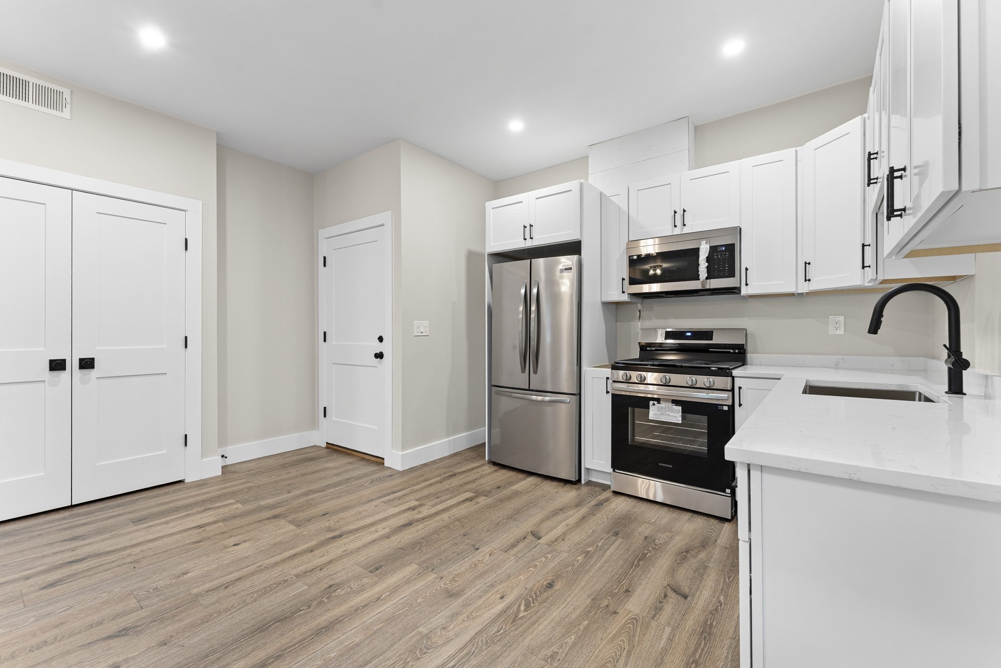 dorchester - #73415460