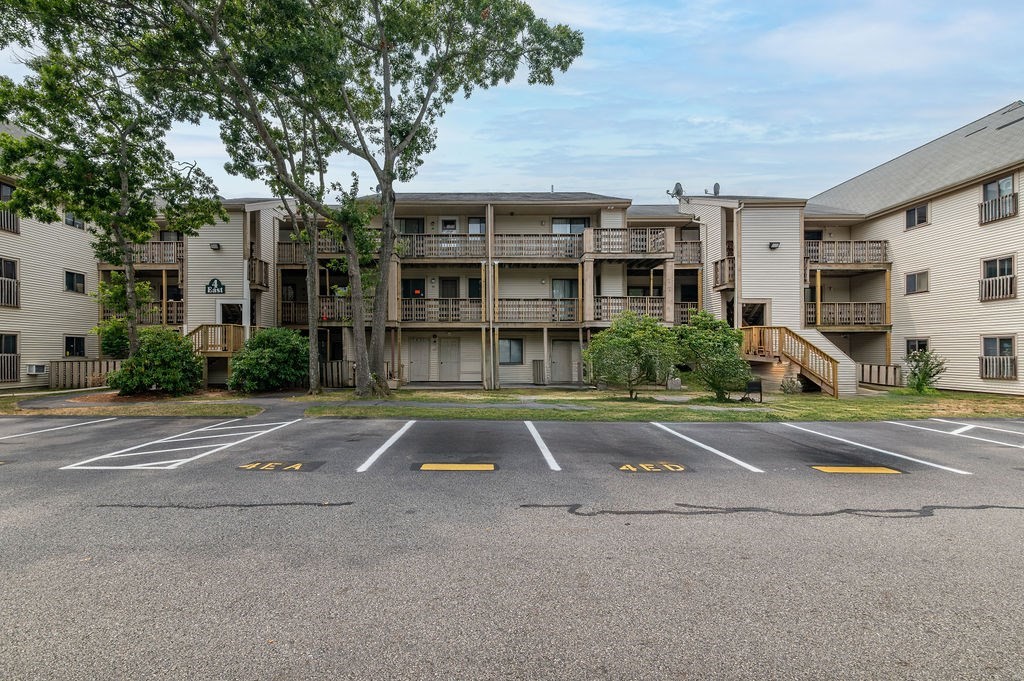 800 Bearses Way #4EE, Barnstable, MA 02601