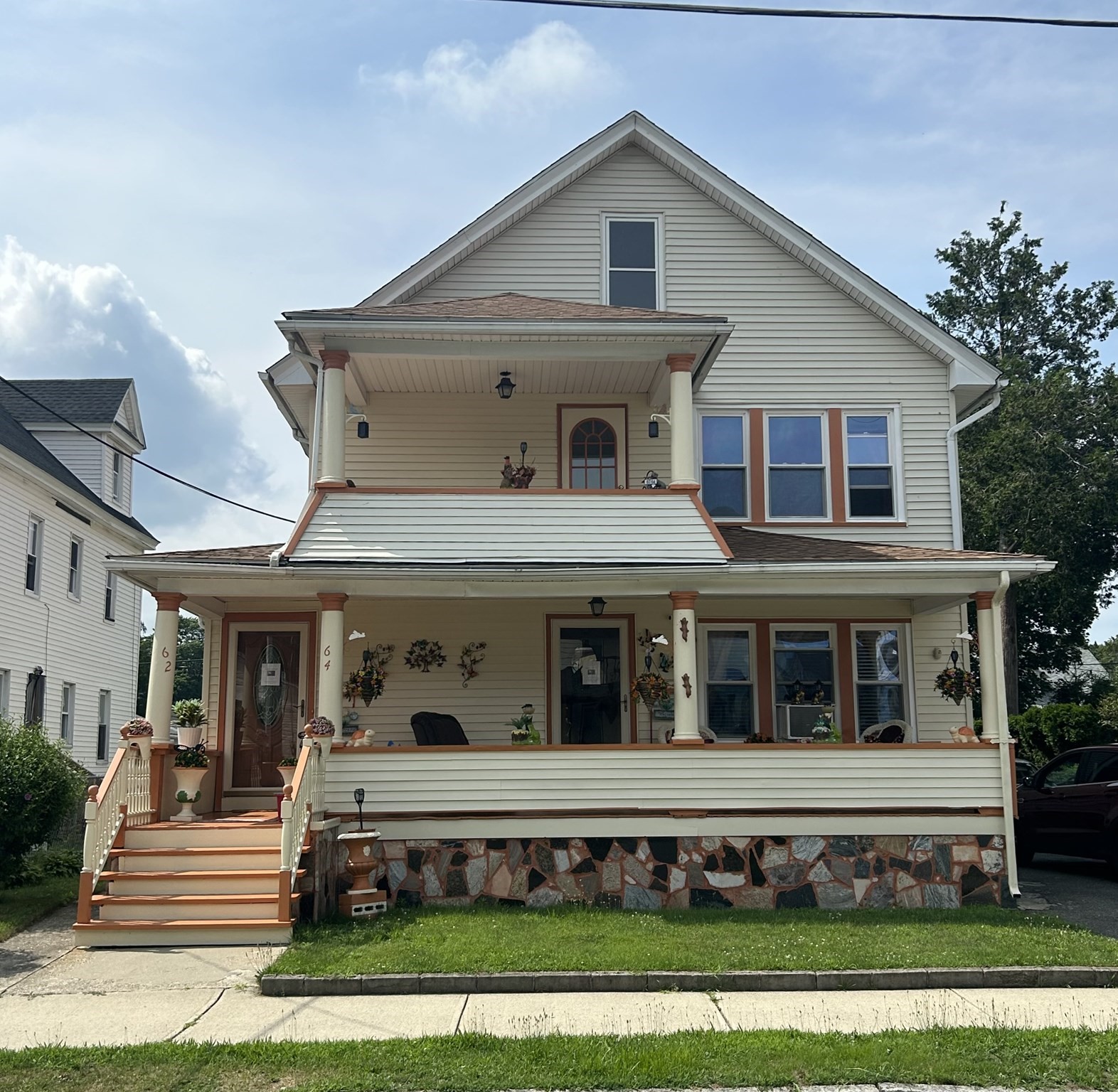 62 Governor St, Springfield, MA 01104