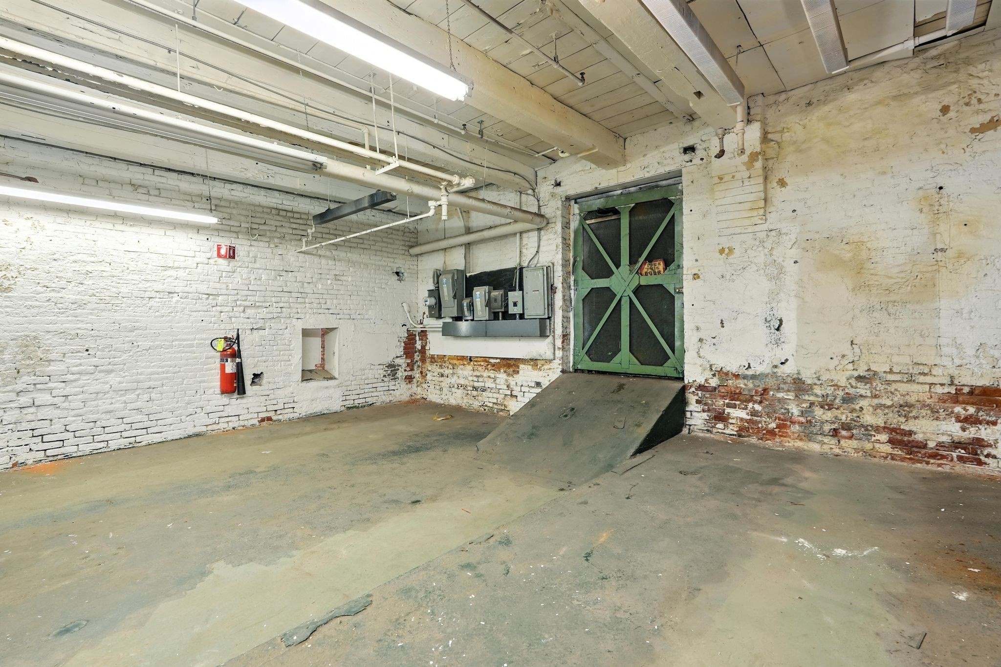 81 Sargeant St, Holyoke, MA 01040 - Image 14