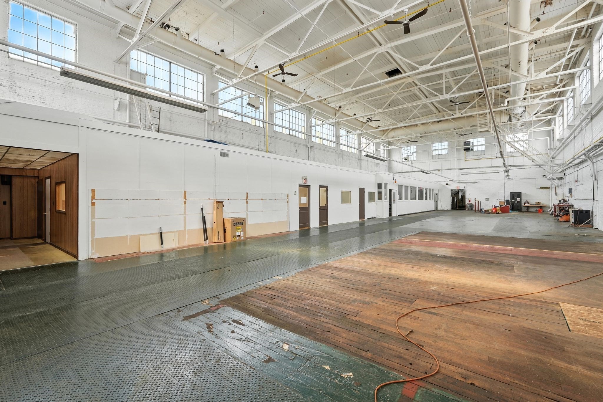 81 Sargeant St, Holyoke, MA 01040 - Image 20