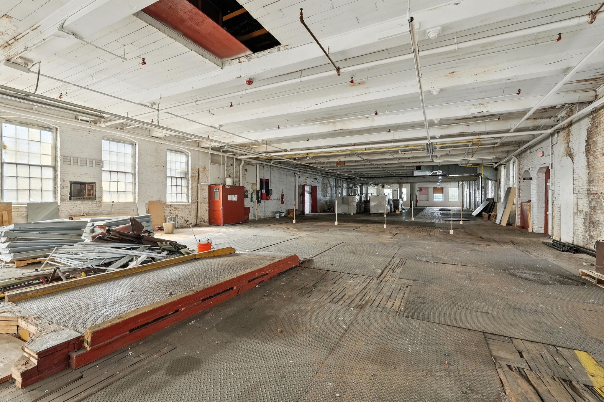 81 Sargeant St, Holyoke, MA 01040 - Image 25