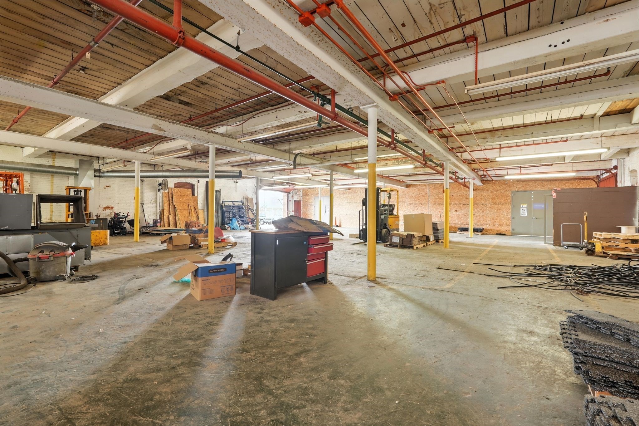 81 Sargeant St, Holyoke, MA 01040 - Image 9