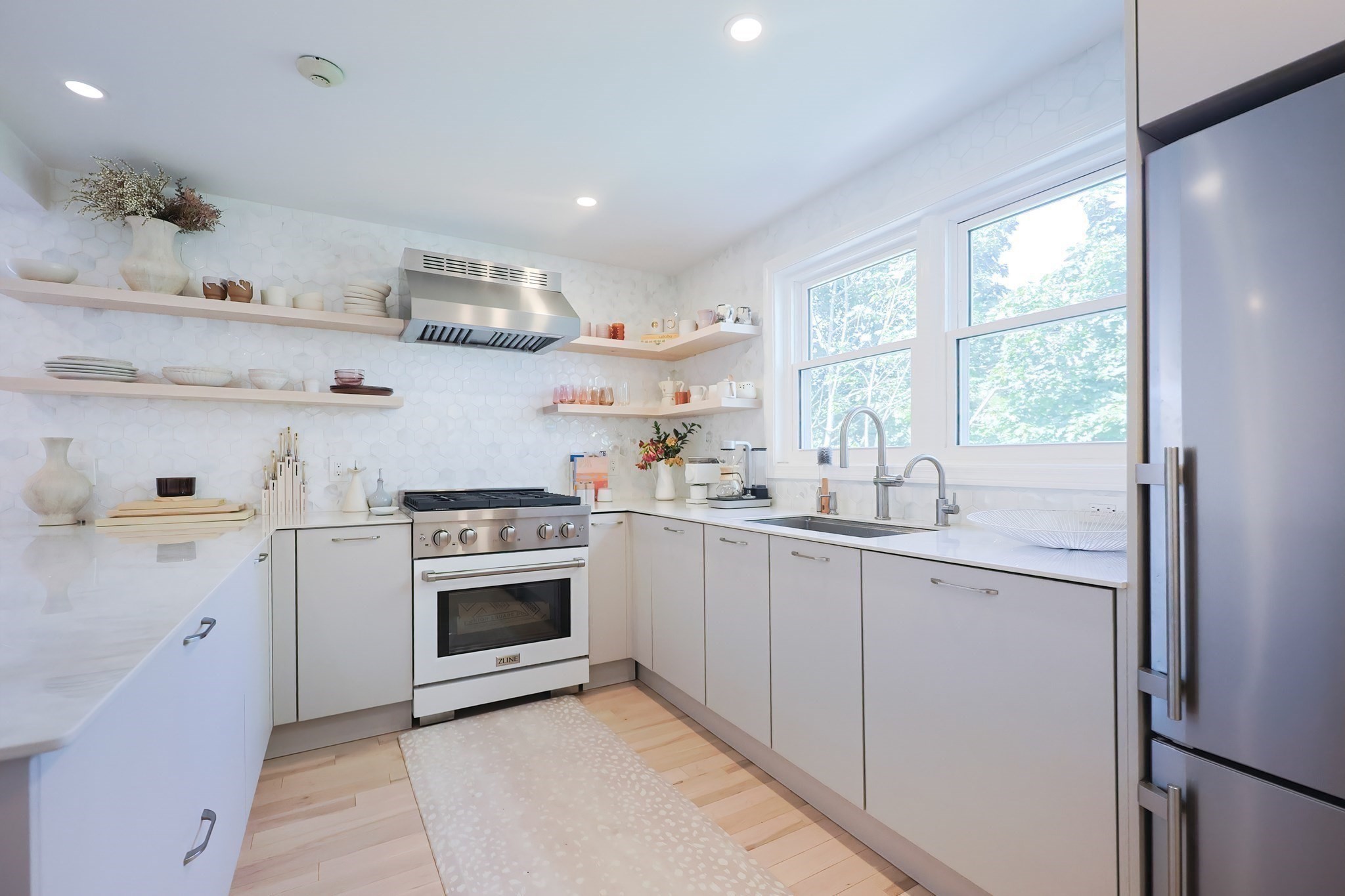 dorchester - #73415778