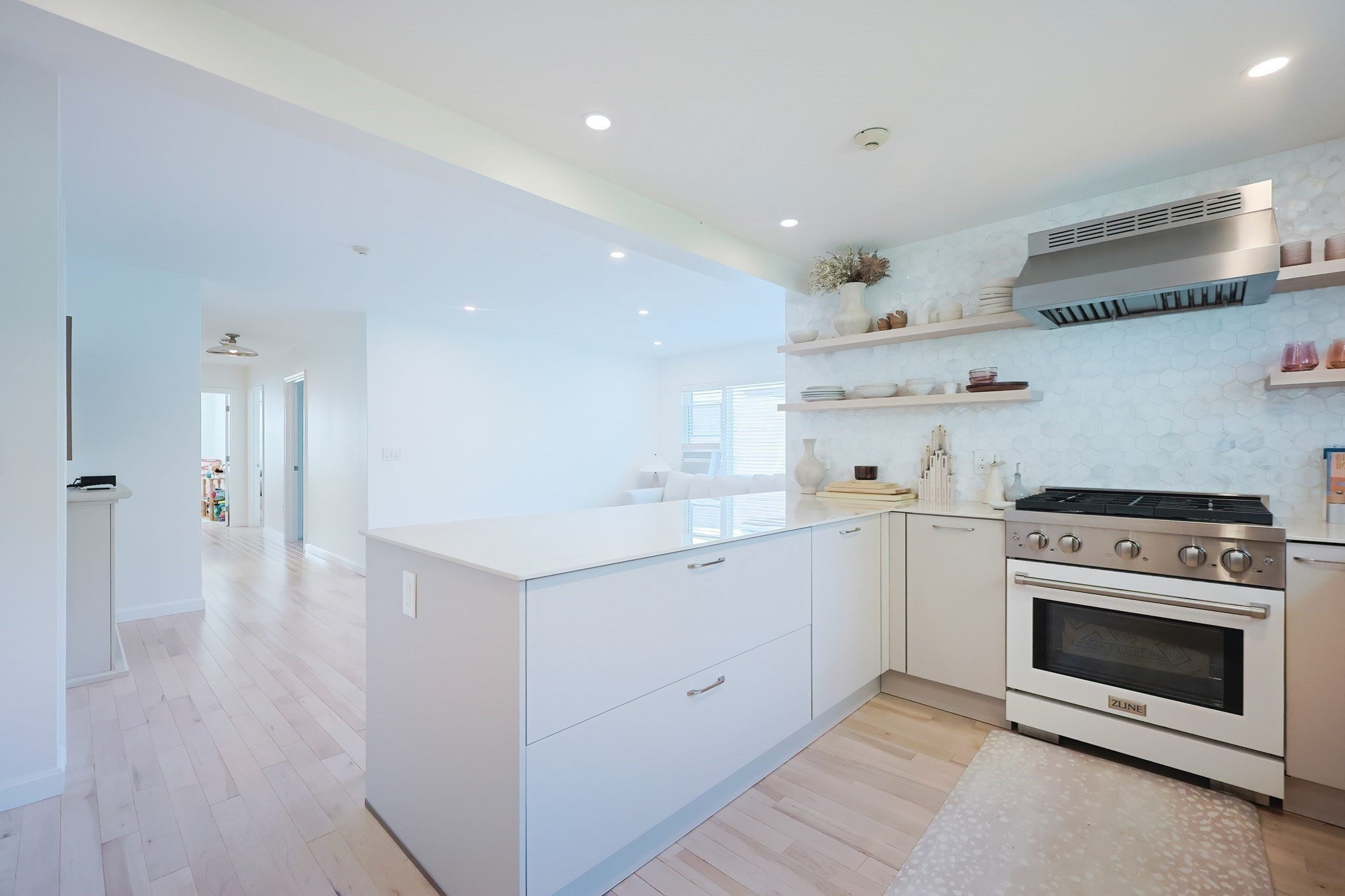 dorchester - #73415778