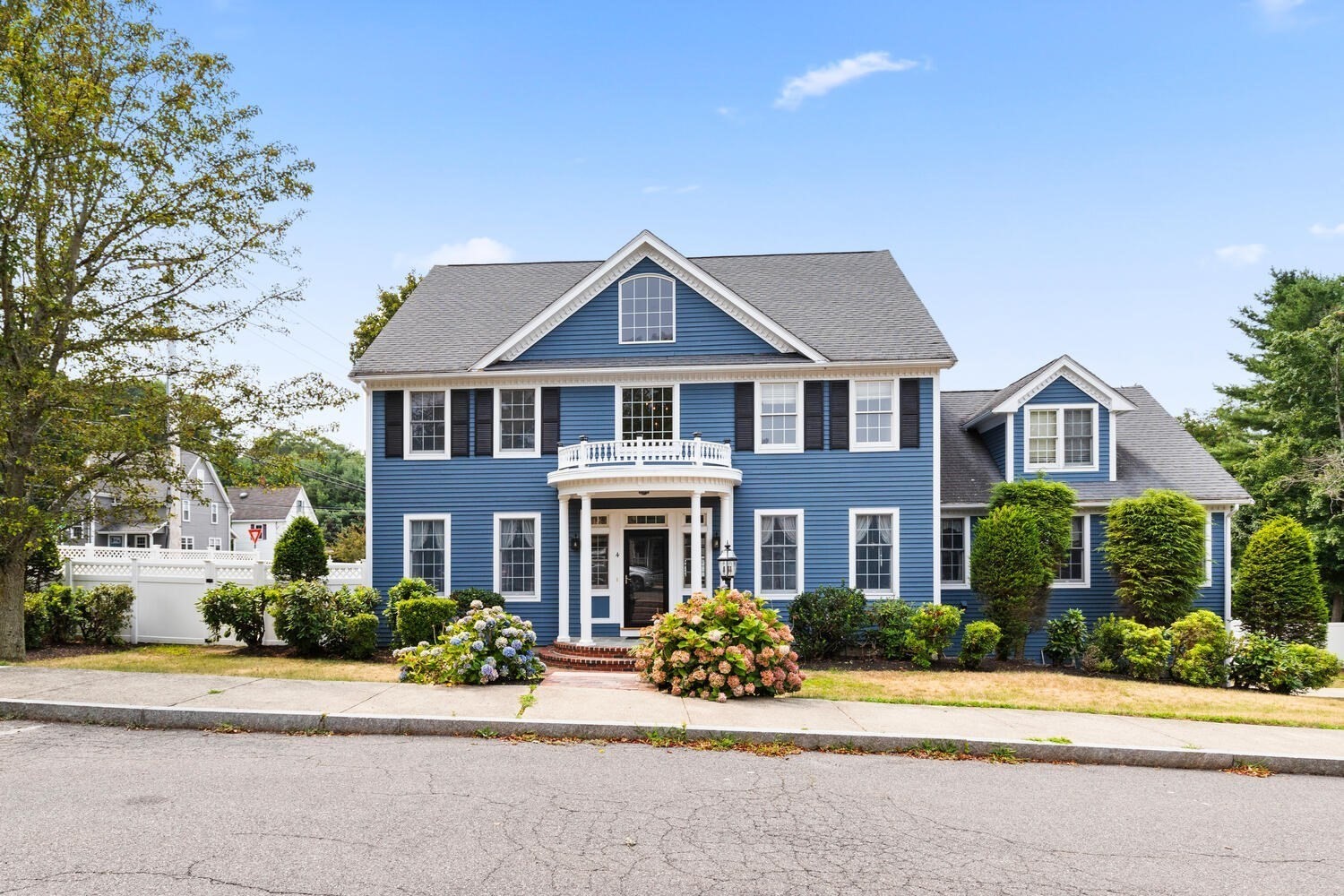 4 McDonald Farm Rd, Wakefield, MA 01880