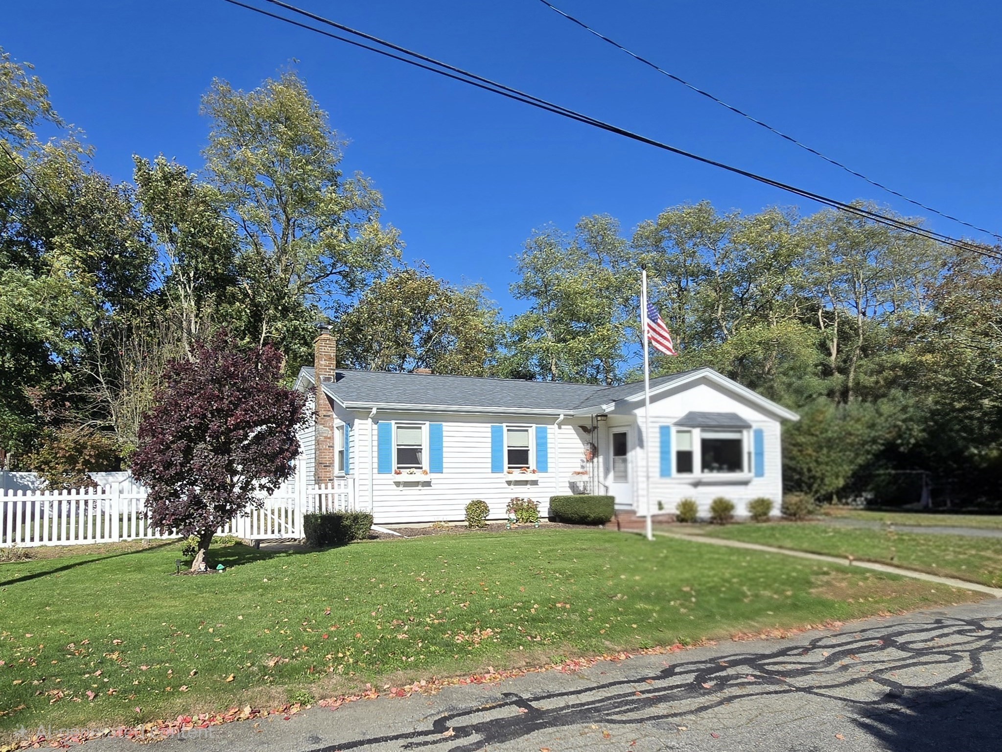 4 Lincoln Dr, Fairhaven, MA 02719