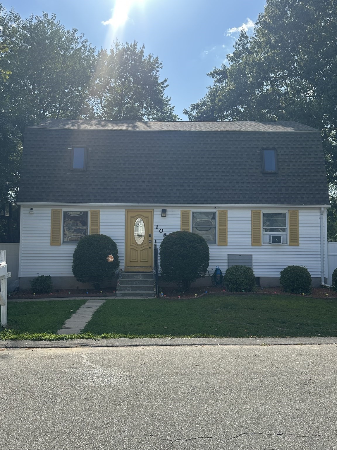 108 Barre St, Springfield, MA 01119