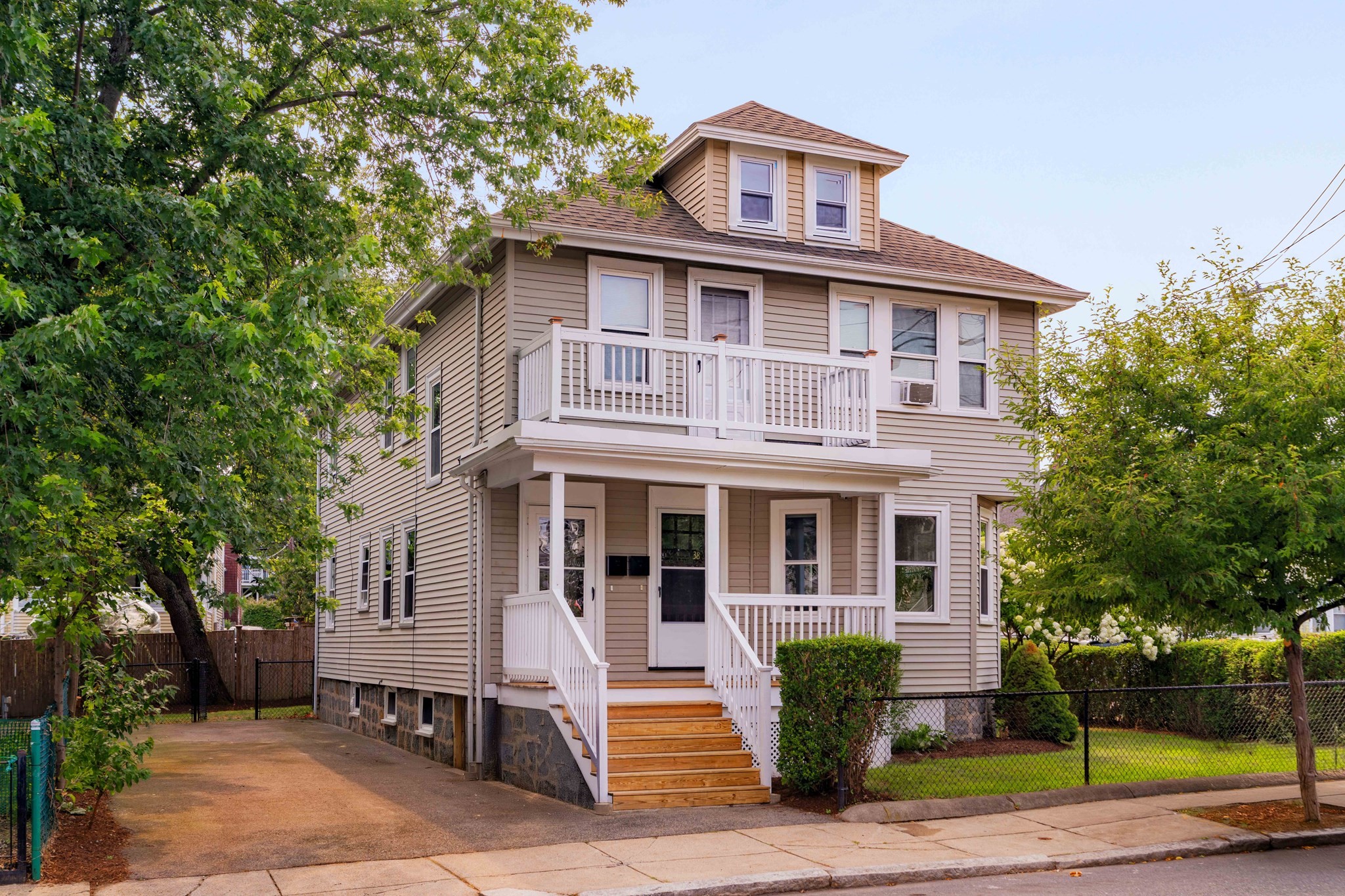 dorchester - #73416258