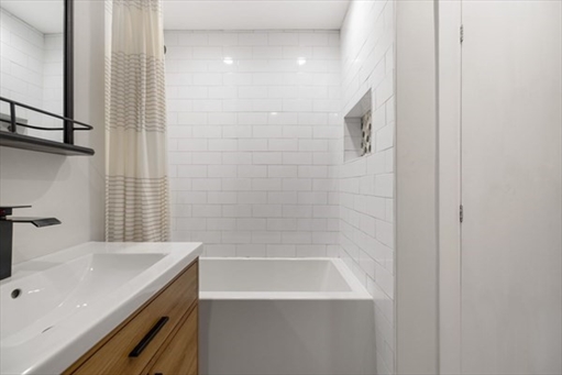 1011 Beacon Street, Apt 4