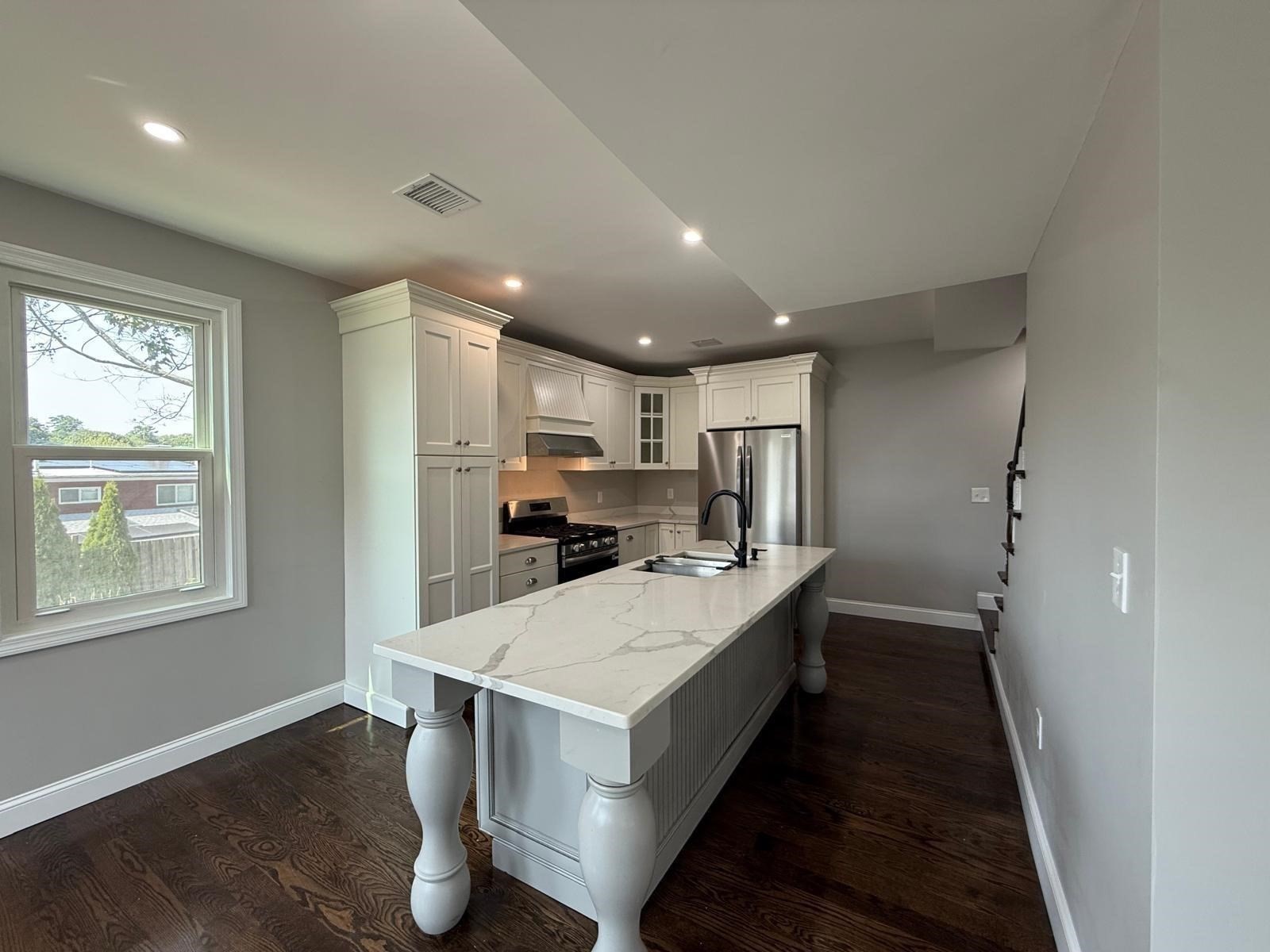 lynn - #73416547