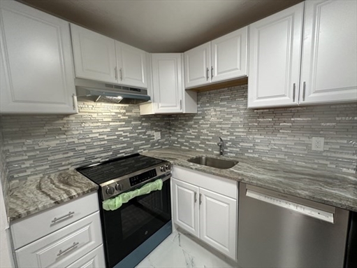 10 Scottfield Rd, Apt 13