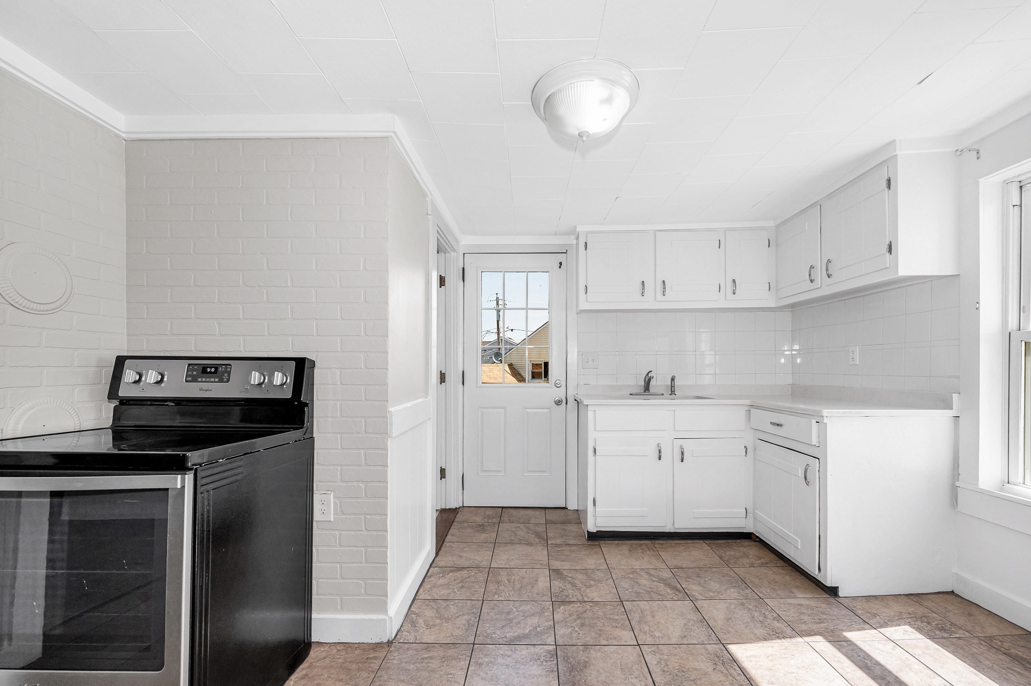 8 Cedar Ct, Lowell, MA 01852 - Image 6