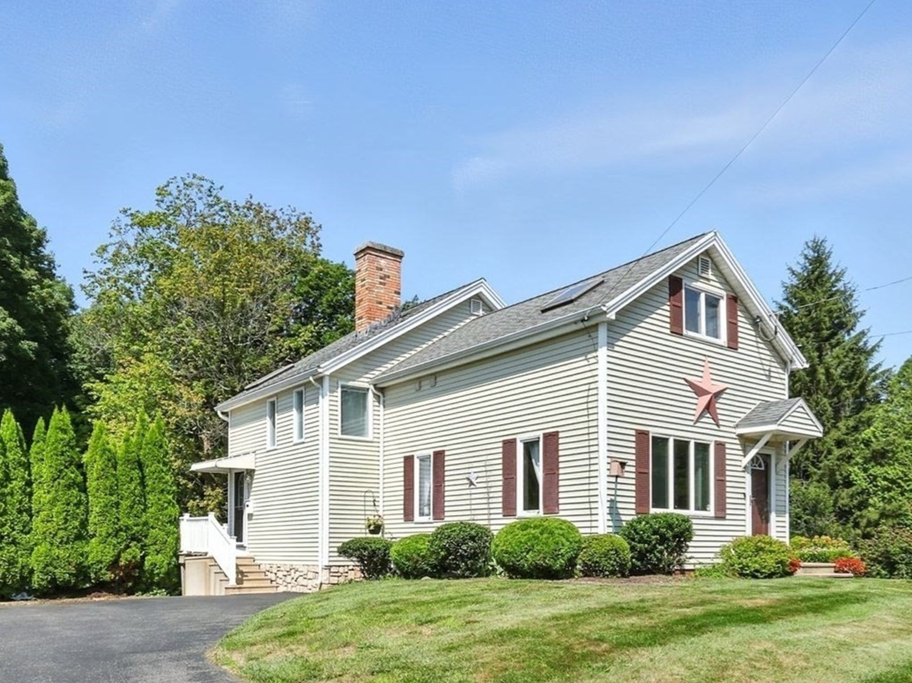 102 N Main St, East Longmeadow, MA 01028