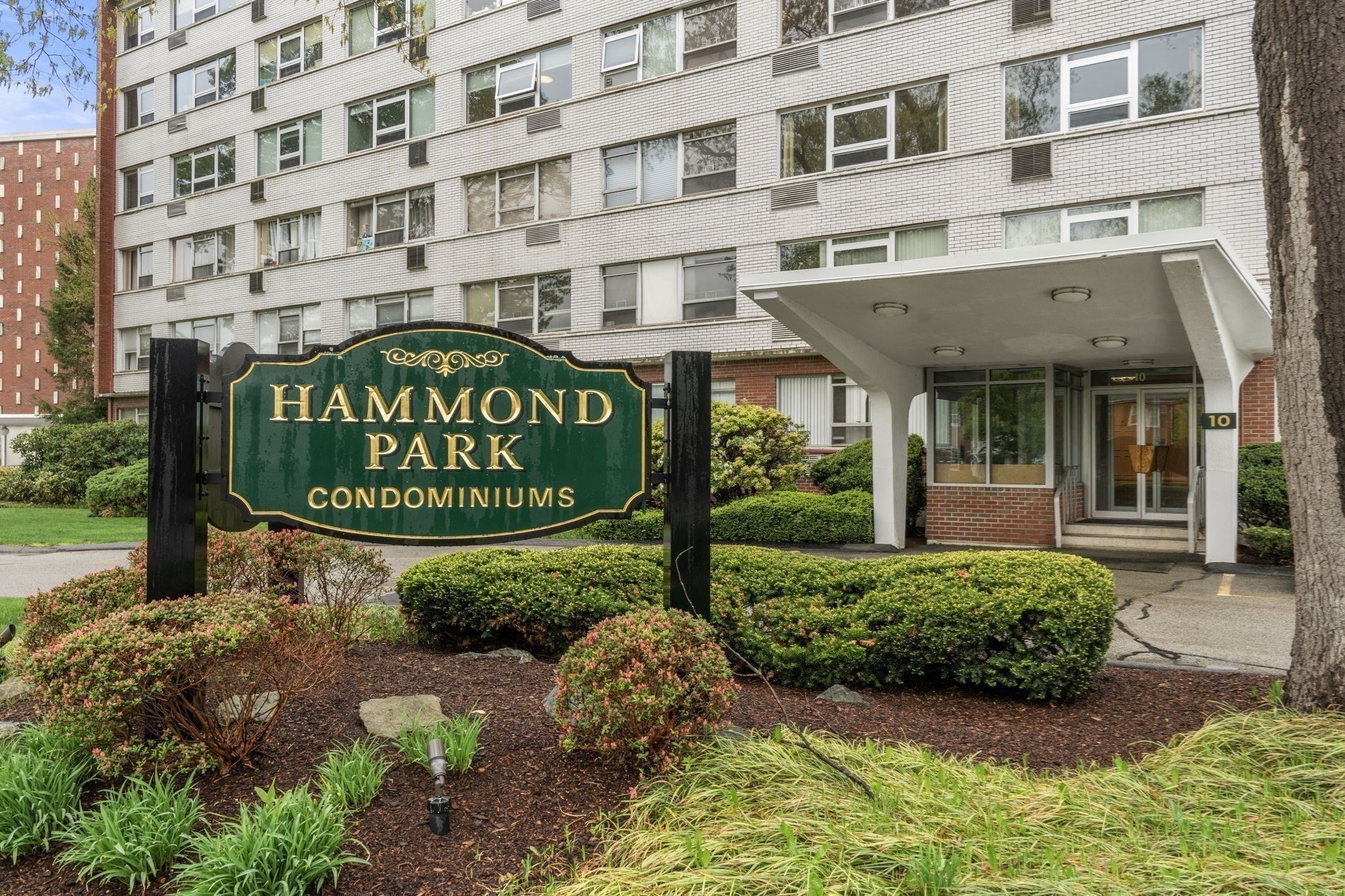 10 Hammond Pond Parkway #606, Newton, MA 02467