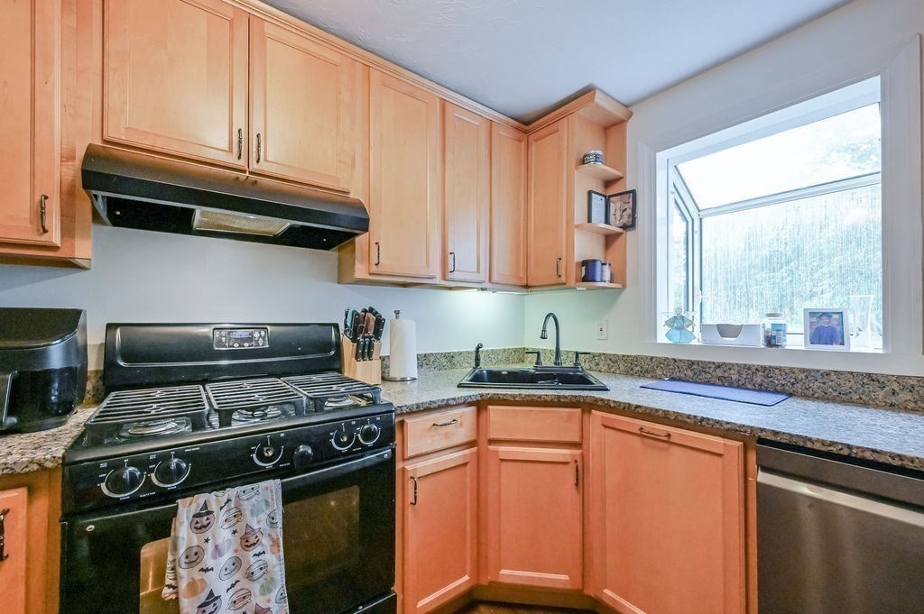 9 Lawrence Rd, Plymouth, MA 02360 - Image 6