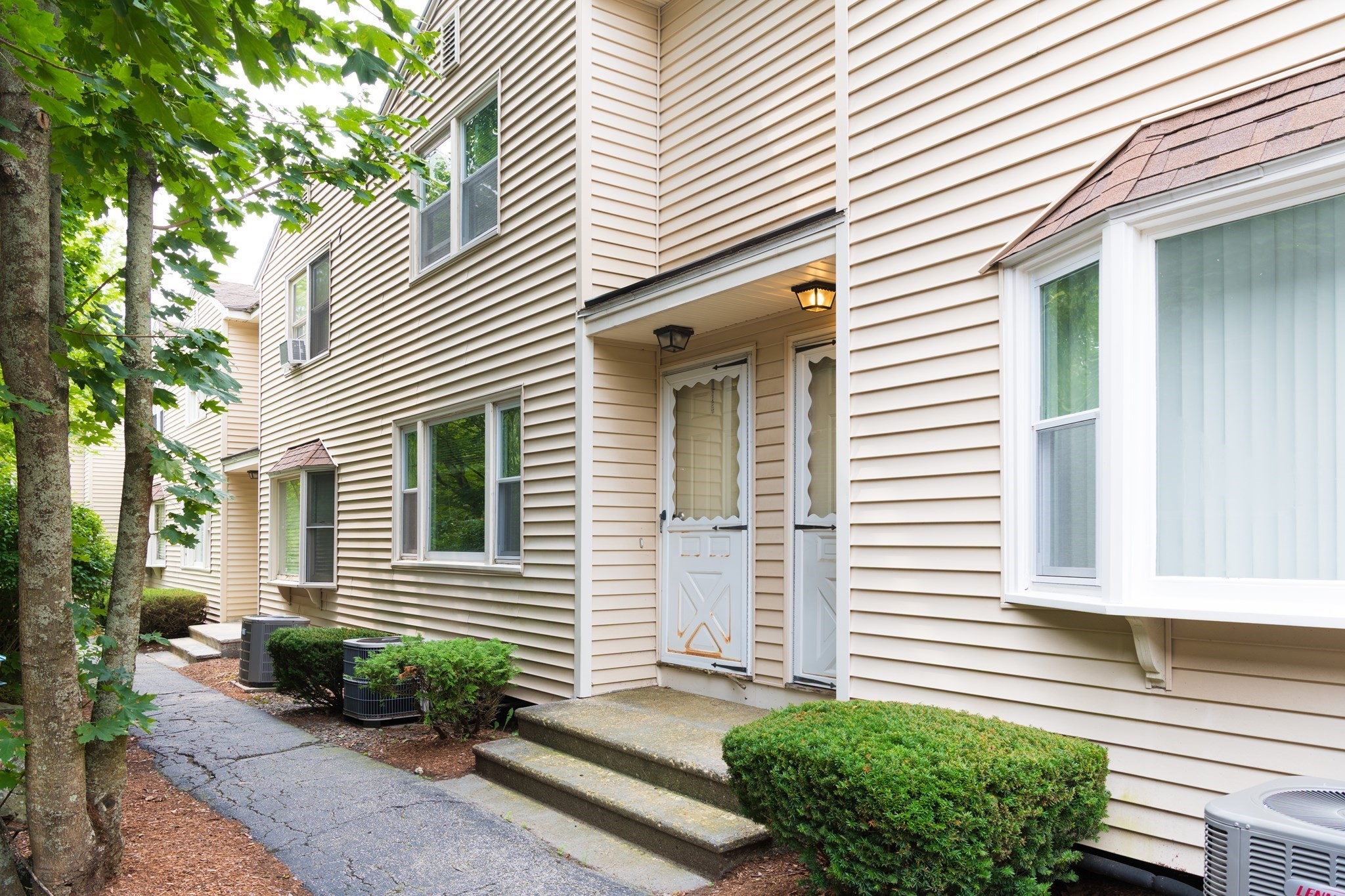 126 Willard St #J, Lowell, MA 01850