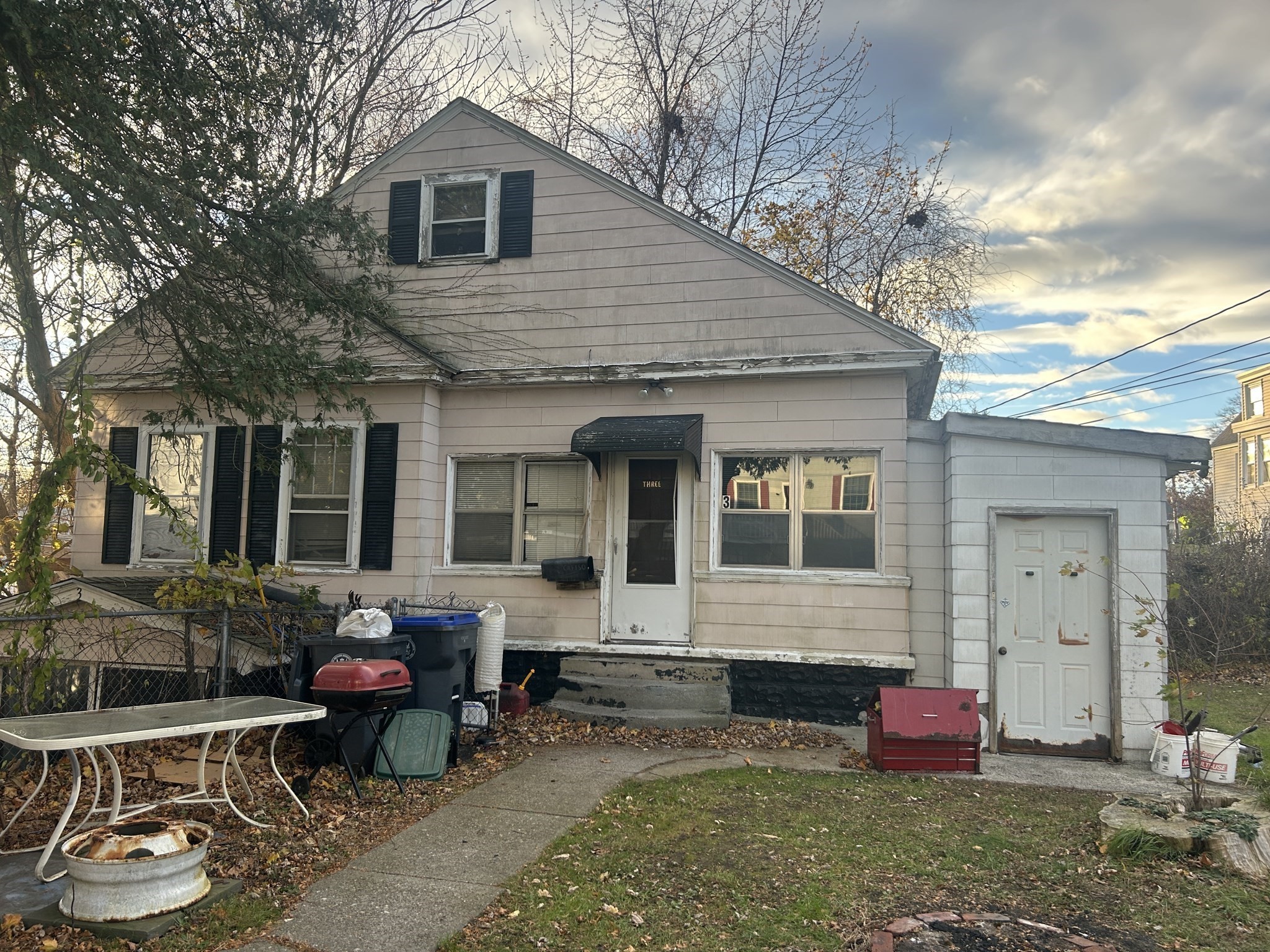 3 Thissell St, Methuen, MA 01844