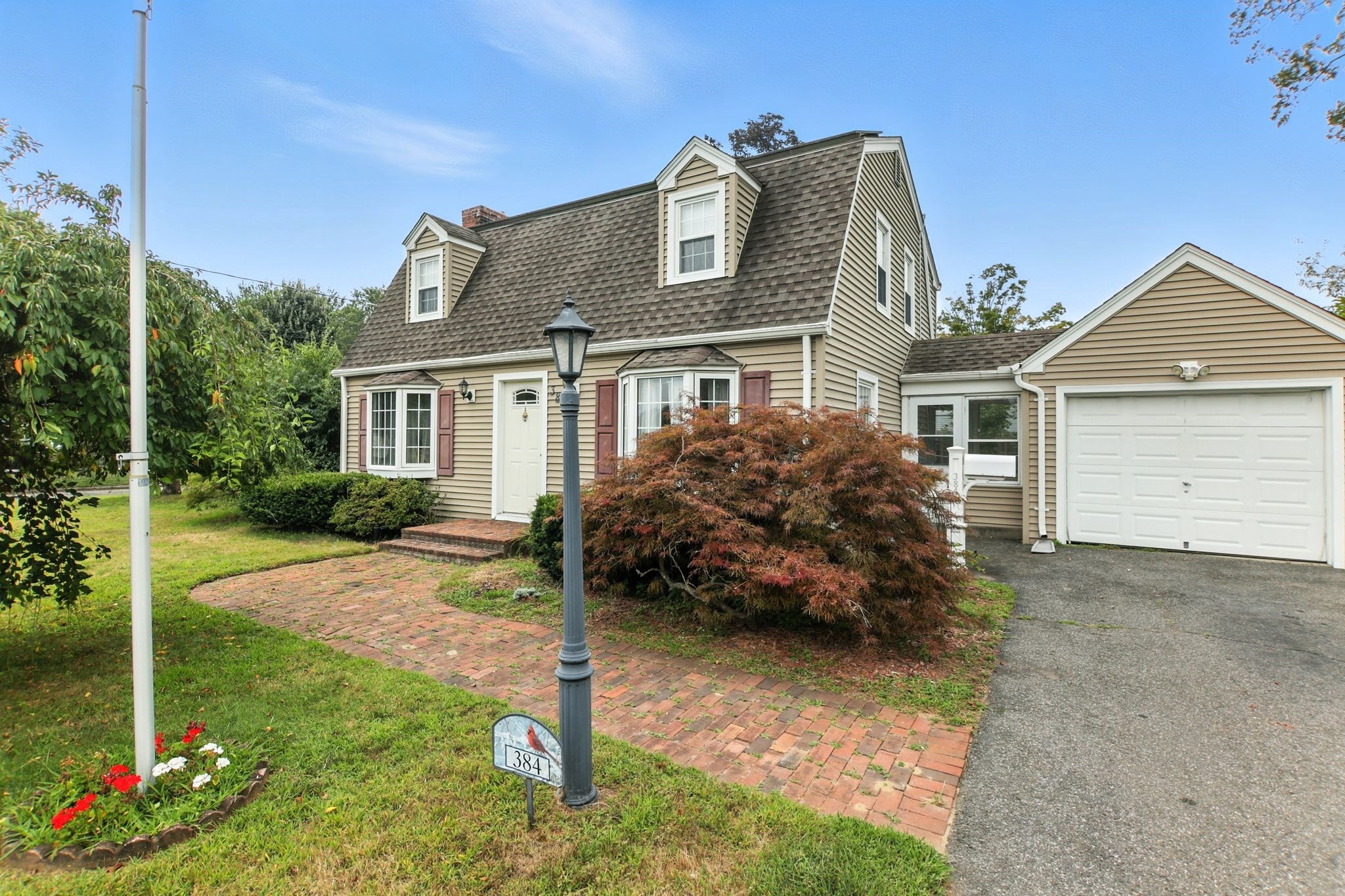 384 Abbott St, Springfield, MA 01118